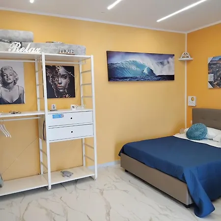 Stazione Casa Di Lucio * Неаполь
