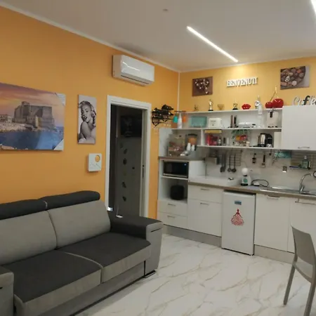 Stazione Casa Di Lucio 나폴리